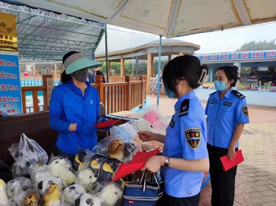 禁止使用童工 保護(hù)未成年人:長(zhǎng)島勞動(dòng)保障監(jiān)察大隊(duì)開展專項(xiàng)法治宣傳活動(dòng)