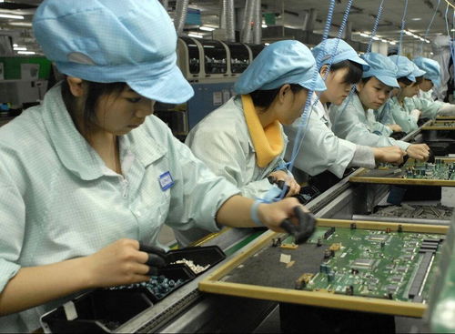 彎腰撿證,是對生活負責任的態(tài)度,但工時廉價并不代表尊嚴廉價